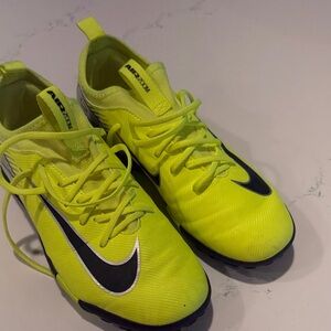 Nike Kids Neon Yellow Soccer cleats (rubber bottom)